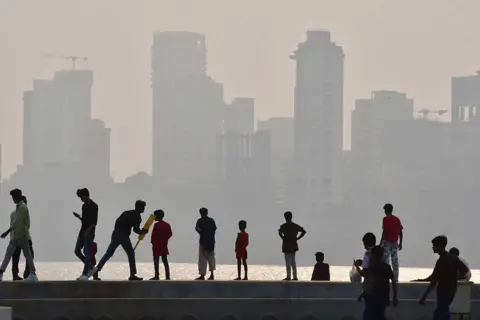 Hindustan Times via Getty Images MUMBAI, INDIA - APRIL 2: Citizens enjoy an evening with the city engulfed in smog amid hazy weather, at Marine Drive, on April 2, 2025 in Mumbai, India. (Photo by Bhushan Koyande/Hindustan Times via Getty Images)