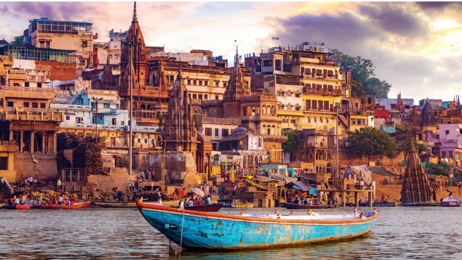  Take A Boat Ride On The Ganges: Start your day with a sunrise boat ride along the ghats. Watch morning rituals, locals bathing, and priests performing prayers—a serene and authentic experience.