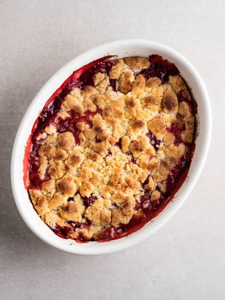 Ingredients for the filling: 1 kg apples – peeled, cored and cut into small cubes, ½ lemon juice, 1 tablespoon ground cinnamon, 1 tablespoon ground ginger, 80-gram brown sugar, 2 tablespoon plain flour, 70 gram raisins. 