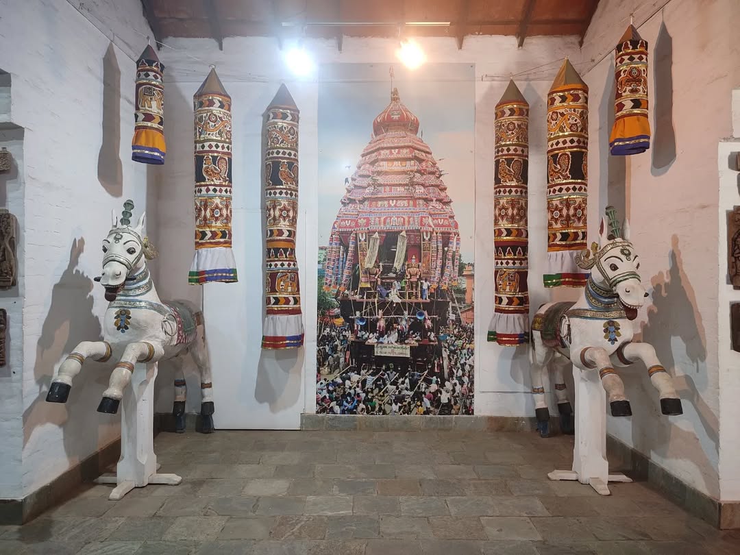 DakshinaChitra Heritage Museum: Located in Muthukadu, DakshinaChitra is a cultural museum showcasing South Indian heritage through restored houses, crafts, and performances. It’s an enriching experience for those interested in history and traditions.